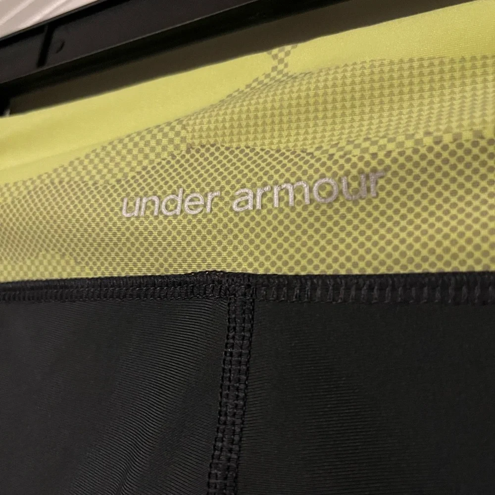 Under Armour cropped leggings, size small. Black with neon yellow waist … - Picture 4 of 5